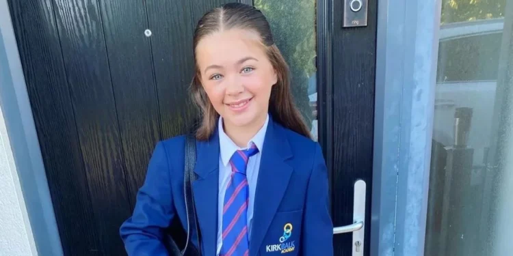 Britanikja 13-vjeçe pezullohet nga shkolla për katër ditë sepse mbante ‘vathë të padukshëm’