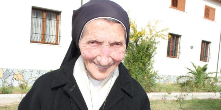 “Marija që përloti Papa Franceskun” – Libër i Fran Kullit për murgeshën që i mbijetoi diktaturës