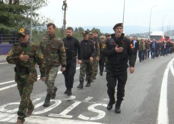 Protestues nga të gjitha trojet, situata në pikat kufitare para mbërritjes në tubim