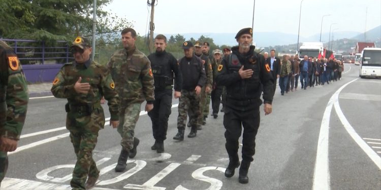 Protestues nga të gjitha trojet, situata në pikat kufitare para mbërritjes në tubim