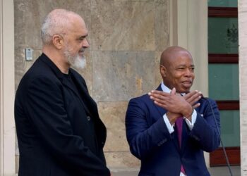 Rama me kryebashkiakun Adams: Po punojmë për fluturime direkte me Nju-Jorkun