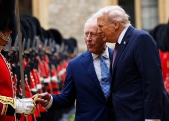 Kundërshtoi kërkesën e Trump për t’i dhuruar shpatën e Eisenhower Mbretit Charles, jep dorëheqjen drejtori i muzeut