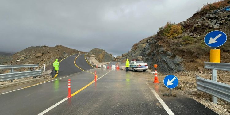 Rruga e re e inaguruar nga Rama-Balluku rrezikon jeten e qytetarëve