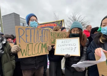 Protestuesit kundërshtojnë rihapjen e qendrave të imigracionit