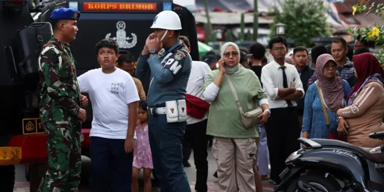 Pesëdhjetë e katër persona të plagosur në shpërthimin në xhami në shkollën e mesme të Xhakartës