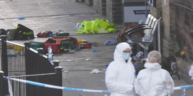 Çfarë dimë për sulmet me thikë në trenin Doncaster-Londër