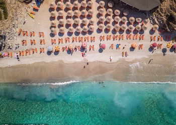 Daily Mail: Shqipëria po ia kalon Spanjës si destinacion pushimesh për britanikët