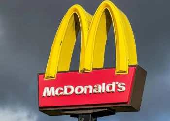 McDonald’s përballet me masa të reja kundër abuzimit seksual