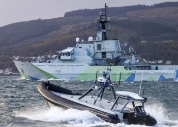 Anije dronësh të Marinës “Tufa e ujqërve” në provën e suksesshme të anijeve luftarake