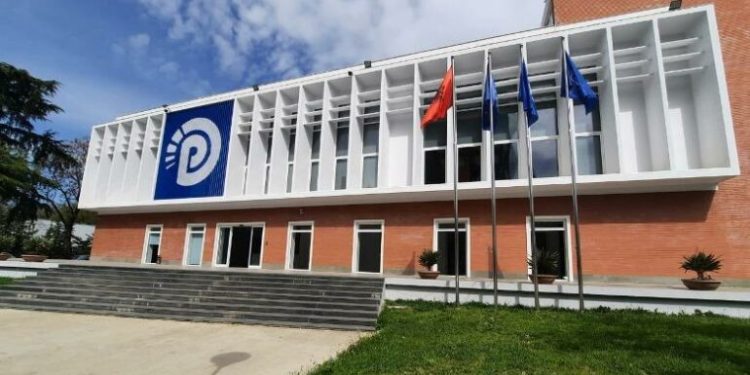 Denoncimi i PD: AKSHI miliona euro të njëjtës kompani me procedura të mbyllura dhe pa transparencë