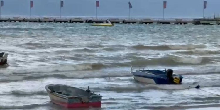 Moti i keq gjatë javës, në Vlorë ndalohet lundrimi i mjeteve të vogla. Në Theth, Valbonë dhe Shkodër priten reshje intensive