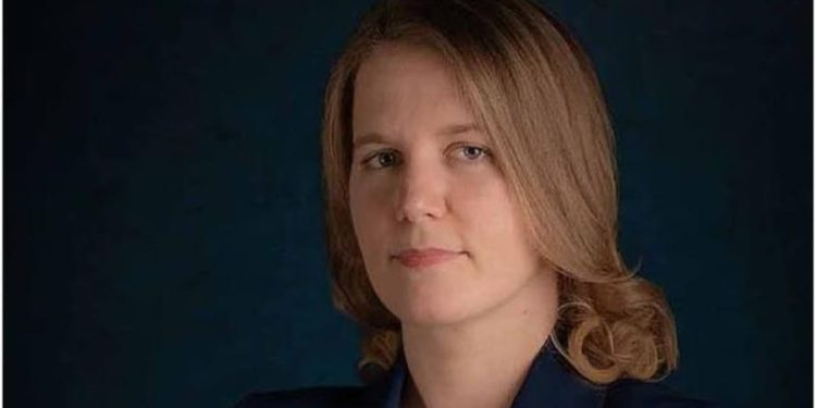 U diskrimunua për lidhjen me një person me ngjyrë, ish-policja shqiptare në SHBA fiton 1 milion dollarë dëmshpërblim