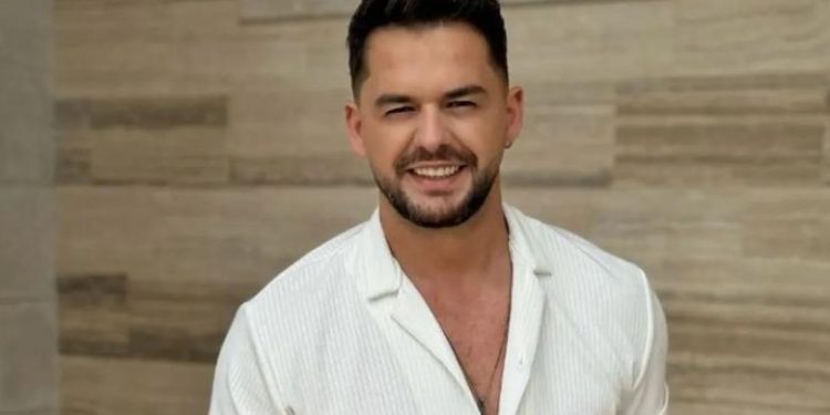 Ndërroi jetë pas arrestit kardiak, sot lumturia e fundit për këngëtarin Shpat Kasapi