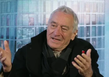 Robert De Niro ‘krenar’ për lidhjen e tij të re me Manchesterin