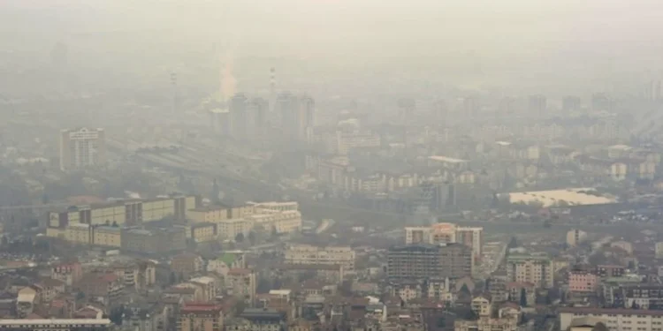 Shkupi në vendin e 15-të në botë për ajër të ndotur, ndotja e ajrit rritet me uljen e temperaturave
