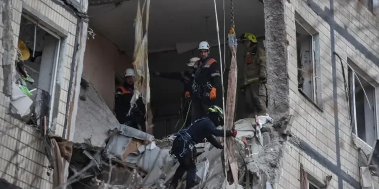 Gjashtë të vdekur ndërsa Rusia godet objektet e energjisë dhe banesave në Ukrainë