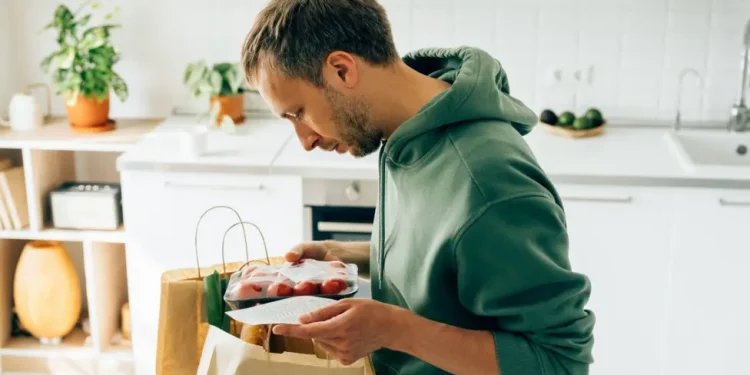 Mirë për hipotekat, keq për dyqanet ushqimore – si ju ndikon rënia e inflacionit