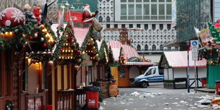 Hyri me shpejtësi në mes të trumës së njerëzve në tregun e Krishtlindjeve në Gjermani, zbulohen detajet e reja: Si autori hap pas hapi…