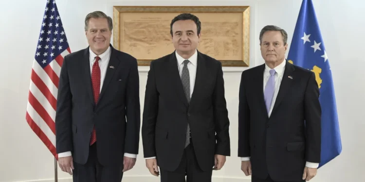 Kurti pret në takim dy kongresistë amerikanë, flasin për thellim bashkëpunimi në fushën e mbrojtjes