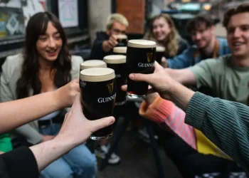 Pirja e alkoolit është një mënyrë jetese në Irlandë. 