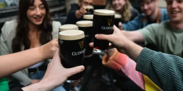 Pirja e alkoolit është një mënyrë jetese në Irlandë. 