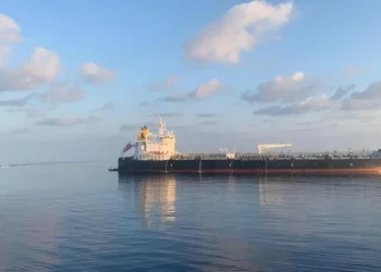 BE-ja detyron të lirojë ekuipazhin pas sulmit të piratëve somalezë ndaj tankerit