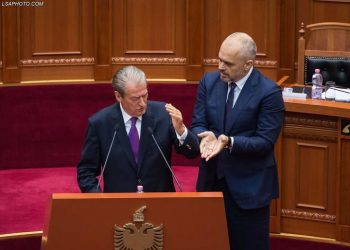 Basti “i humbur” i Ramës, Berisha kalon Oqeanin e shkon në Amerikën …Latine