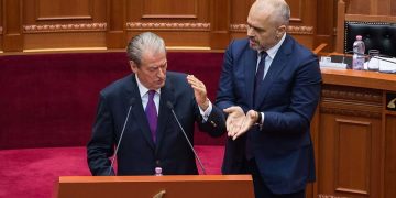 Basti “i humbur” i Ramës, Berisha kalon Oqeanin e shkon në Amerikën …Latine