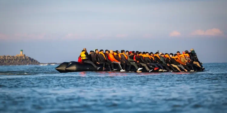 Mahmood pritet të miratojë rregullin ‘vetëm qëndrime të përkohshme’ për azilkërkuesit e suksesshëm