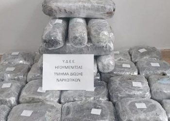U kapën me 47 kg kanabis në makinë/ Arrestohen dy shqiptarët në Igumenicë