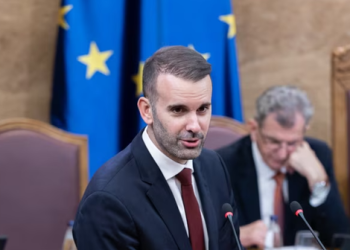 Mali i Zi ashpërson regjimin e vizave për shtetasit rusë