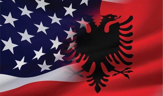 Sekretari amerikan i Shtetit uron Pavarësinë e Shqipërisë: Partner strategjik në luftën kundër karteleve të drogës
