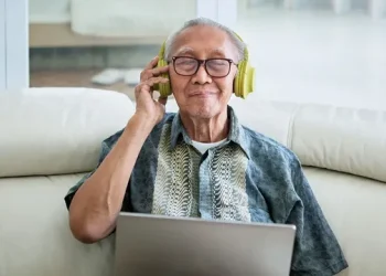 Studimi/ Dëgjimi i muzikës shumicën e ditëve mund të ulë rrezikun e demencës tek të moshuarit