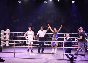 Durrës, Leo Xhangoli mposht boksierin anglez dhe fiton brezin e artë të “Titans Fight 6”