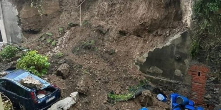 Moti i keq përfshin Xhenovën, vijojnë kërkimet për tre të rinjtë e zhdukur