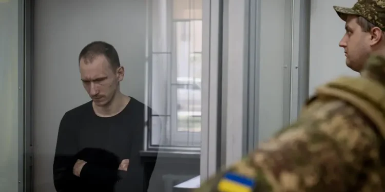 Ushtari rus dënohet me burgim të përjetshëm në një gjyq të paprecedentë ukrainas