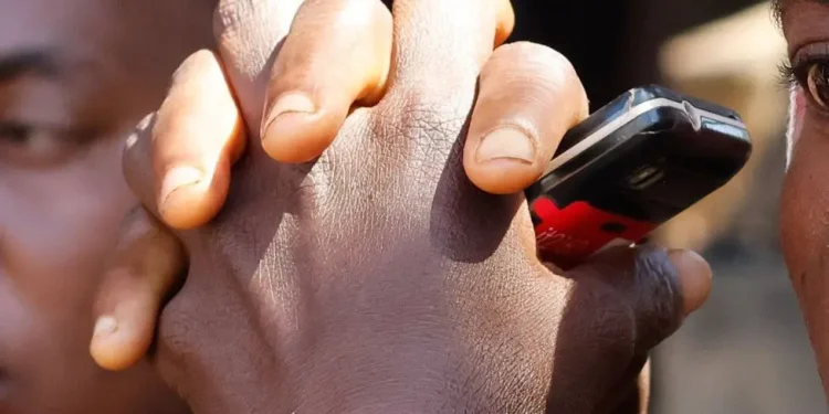 Fshatarët nigerianë ‘shumë të frikësuar për të folur’ pas rrëmbimit të qindra nxënësve të shkollës