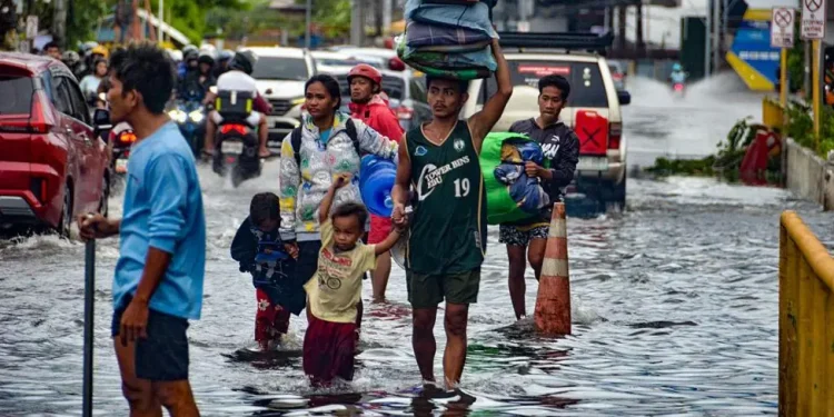 Filipinet shpallin gjendje katastrofe, numri i të vdekurve nga tajfuni rritet në 114 (video)