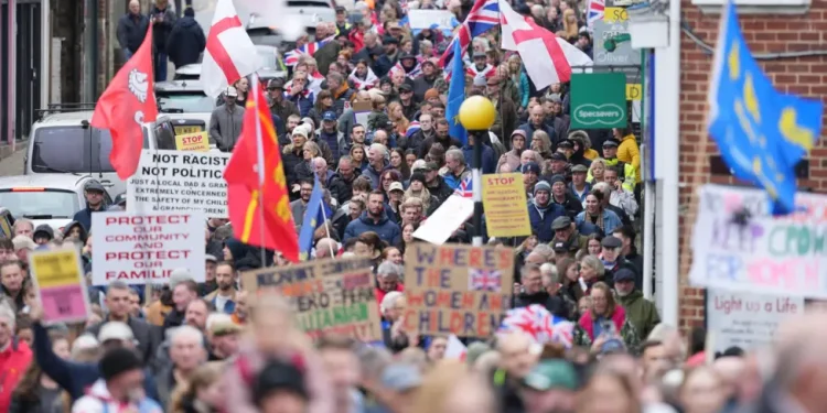 Protesta kundër planit për të strehuar 600 azilkërkues në qytet