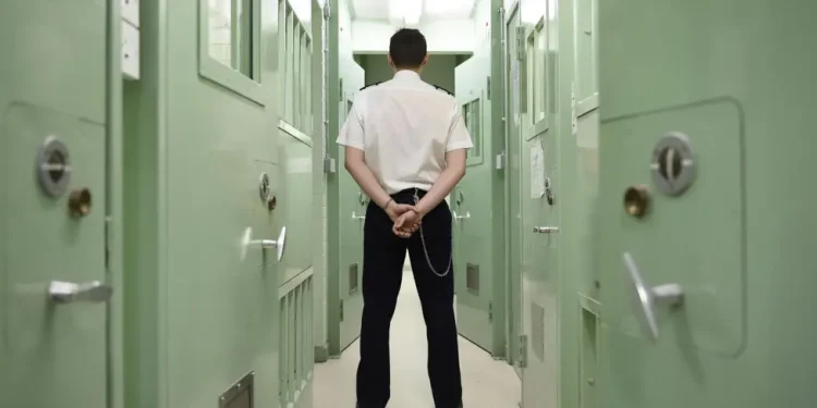 Dy të burgosur ende në arrati pasi u liruan gabimisht në vitin 2024