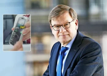 VIDEO/ Nga avioni qeveritar, Ministri gjerman zbulon publikisht: “Jam fans i Dua Lipës”