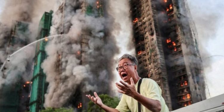 Rritet ndjeshëm numri i viktimave nga zjarri në Hong Kong