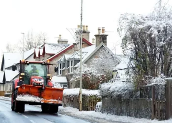 Paralajmërim “i kuq” për borë, ndërsa valët e të ftohtit ngrijnë në Mbretërinë e Bashkuar (video buletini)