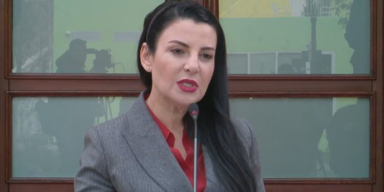 U pezullua nga detyra dhe iu bllokua pasaporta, nesër GJKKO merr në pyetje Ballukun
