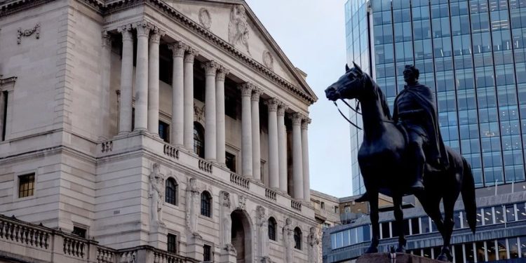 Britania “braktis” planet për rritjen e taksave – Përmirësimi i parashikimeve fiskale i jep “frymëmarrje” qeverisë