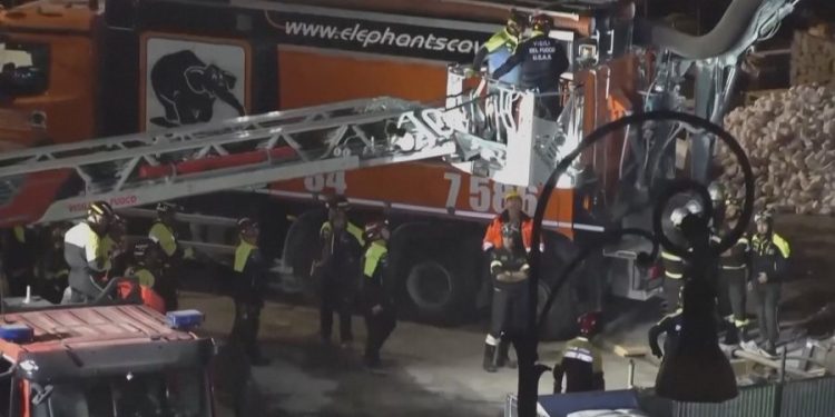 Shembja e kullës në Romë, vdes punëtori i bllokuar në rrënoja, nisin hetimet për ngjarjen