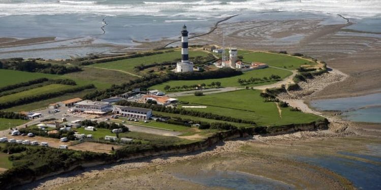 Përplasi njerëzit me makinë, arrestohet. Bërtiti “Allahu Akbar”, por ishte i dehur dhe i droguar