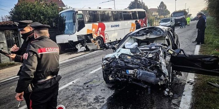 Autobusi përplaset me makinën në Torino, vdes shoferi, plagosen 20 nxënës