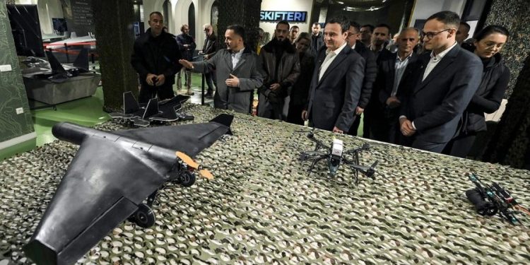 Kurti përuron dronin “Skifteri” të prodhuar në Kosovë