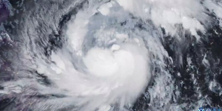 Supertajfuni godet Filipinet, gati 1 milion të evakuuar